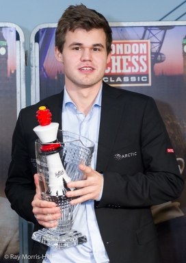 carlsen-london2015.jpg (81K)